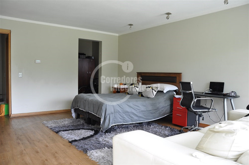 Casa En Venta De 5 Dorm. En Lo Barnechea
