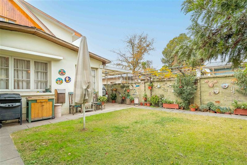 Casa En Venta De 5 Dorm. En Macul