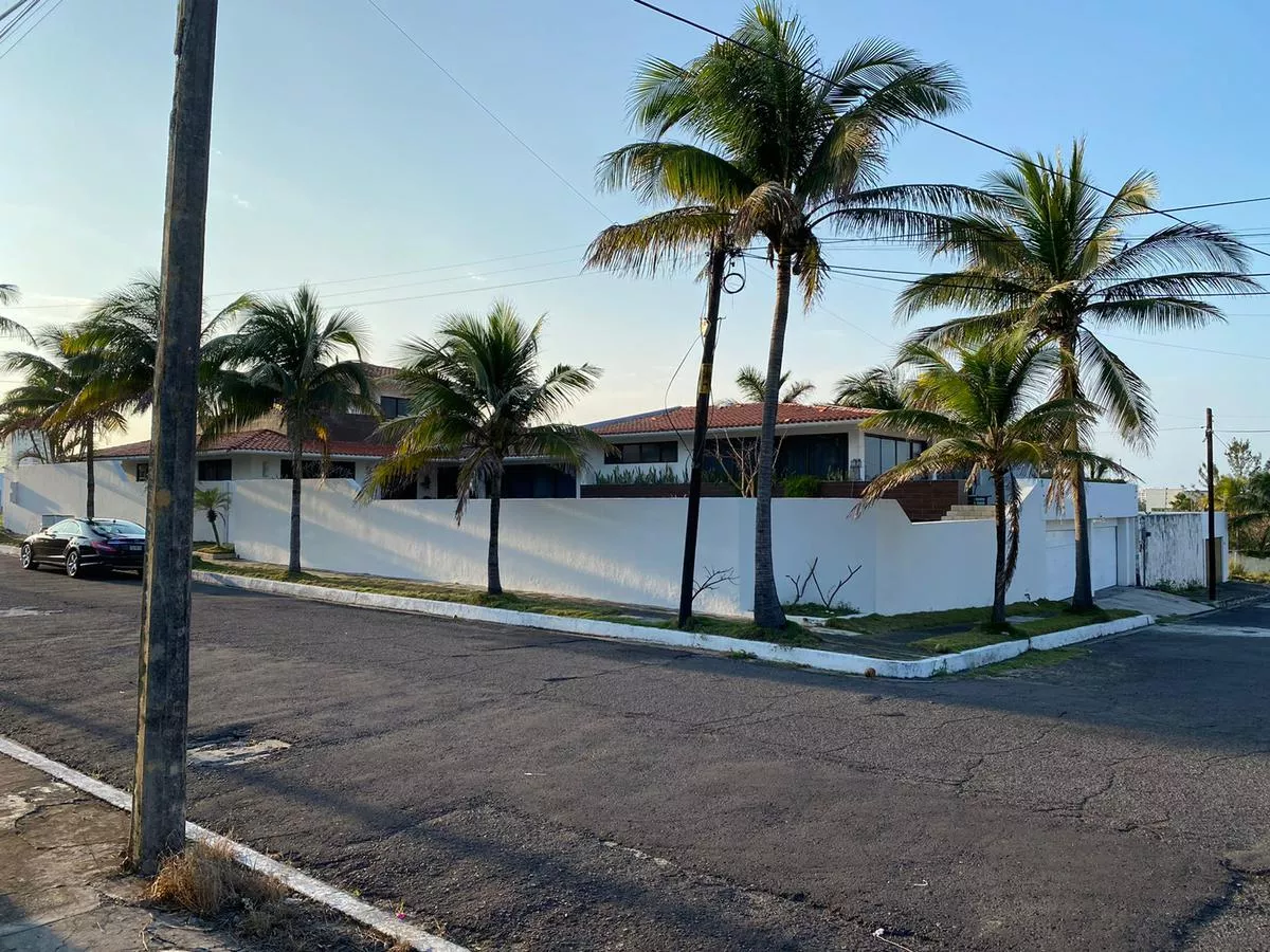 Fraccionamiento Costa De Oro , Hermosa Casa En Venta De 3 Recámaras Y Alberca