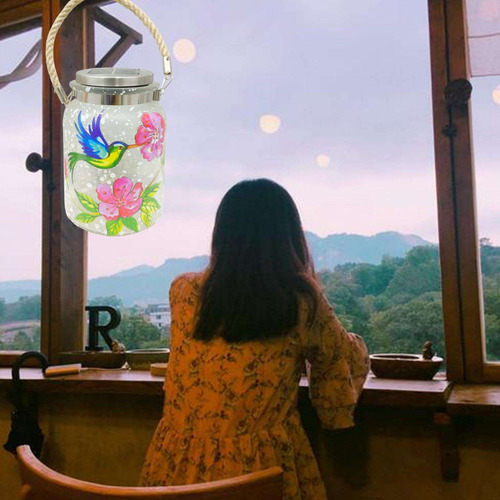 Imagen 5 de 12 de Luz De La Linterna Del Paisaje Del Patio Del Un Colorido