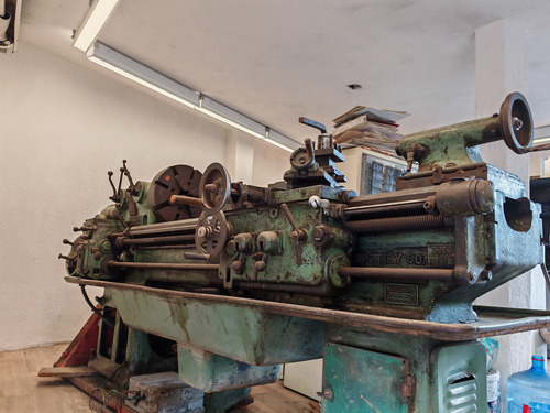 Torno Universal En Venta (Usado)