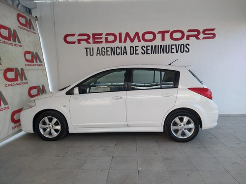 Imagen 2 de 11 de Nissan Tiida Hb Emotion Color Blanco 2011