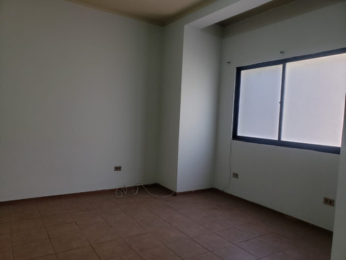 Arriendo Oficina Y/o Local//barrio Lastarrias 15// $400.000