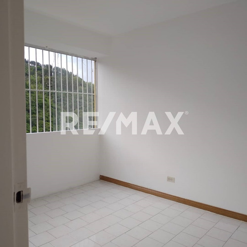 Se Ofrece En Alquiler Apartamento En Manzanares Oeste