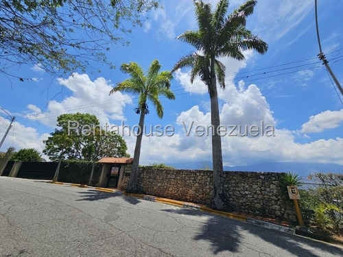 Casa En Venta En Cerro Verde. 900 M2