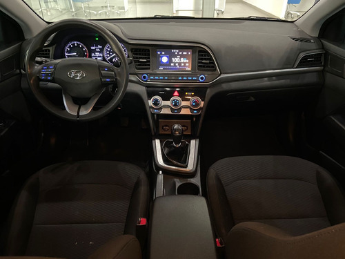Imagen 14 de 15 de Hyundai Elantra 2020 2.0 Gls Mt