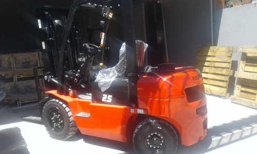 Imagen 5 de 10 de Alquiler De Zorras, Apiladores, Plataformas, Carros De Golf