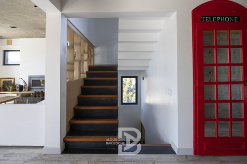 Imagen 11 de 28 de Alquiler Casa En Bariloche. 7 Pax. Vista Al Lago + Cine + Hidromasaje. 202.