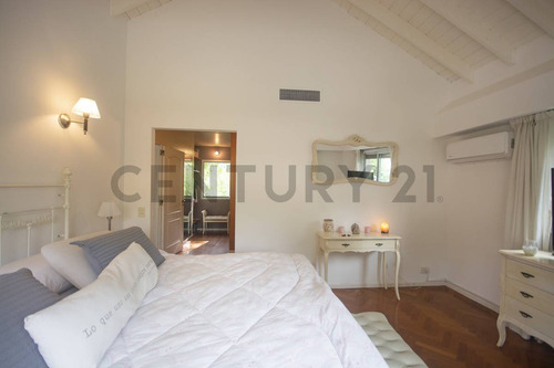 Casa Venta 4 Ambientes La Horqueta San Isidro Cochera Y Patio Y Parrilla Y Quincho Y Pileta Y Barrio