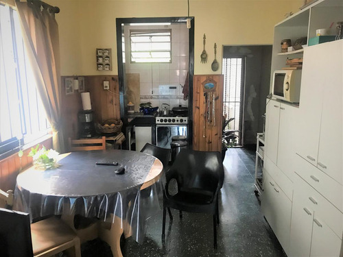 Casa. 3 Dormitorios.2 Baños.fondo.quincho.parrilla.cochera.bernal Este