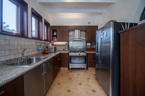 Venta Casa 4 Dormitorios Con Jardín Y Piscina En Punta Del Este