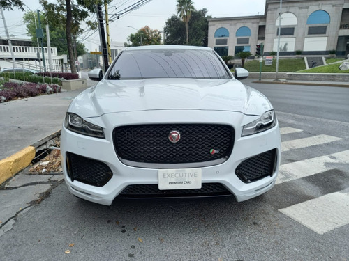 Imagen 2 de 11 de Jaguar F Pace S V6 2019