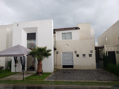 Imagen 2 de 30 de Casa En Venta En Rinconada Del Castaño, Metepec