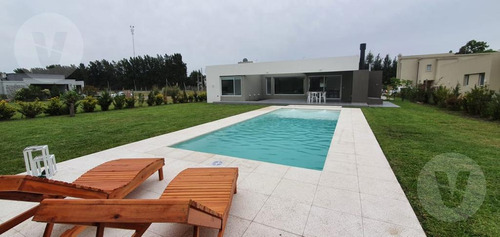 Casa En Venta Con Renta - Barrio Santa Juana, Canning