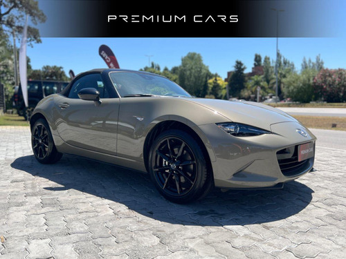 Mazda MX-5 Miata 2.0 Soft Top MT
