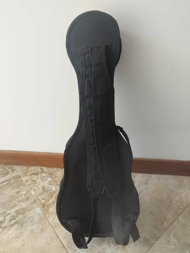 Ukelele Chateau Soprano (con Forro Semi Duro) (Usado)