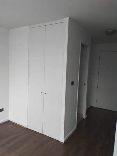 Arriendo Estudio Central ¡a Solo Pasos Del Metro Santa Ana!