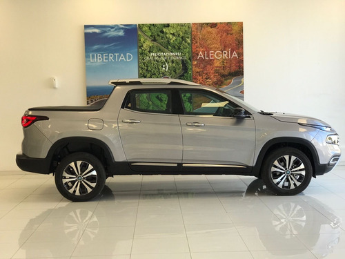 Imagen 2 de 9 de Fiat Toro Volcano 2.0 4x4 At9 My22