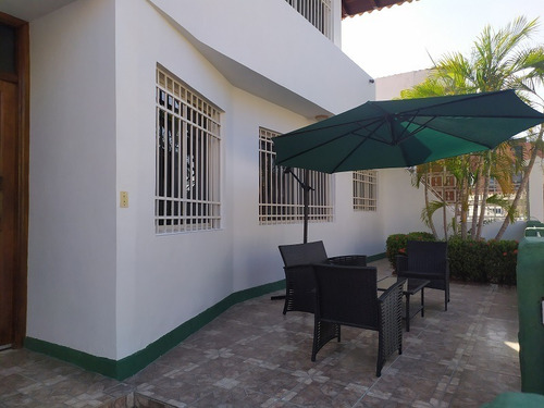 Imagen 2 de 17 de Casa En Alquiler, C.r Laguna Blanca