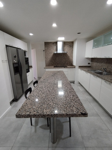 Imagen 7 de 18 de Amplio Apartamento Con Balcón En Alquiler En Las Mercedes 230mts