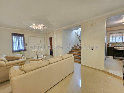 Rent-a-house Vende Hermoso Y Elegante Townhouse, Pozo De Agua, Res. Los Andes, La Victoria, Estado Aragua, 25-21415 Gf.