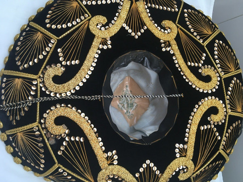 Imagen 2 de 3 de Sombrero De Charro Mexicano, Su Termina- Es En Hilo De Oro