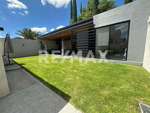 Casa En Venta En Condominio Jurica Mesón San Francisco