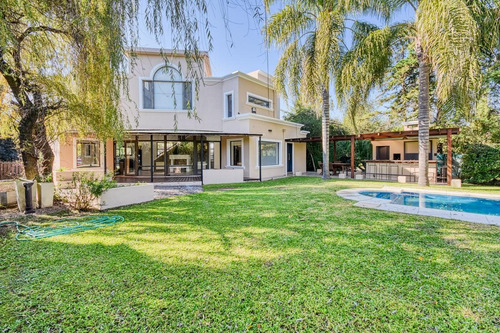 Imagen 1 de 30 de Moderna Casa A La Venta En Solares Del Talar