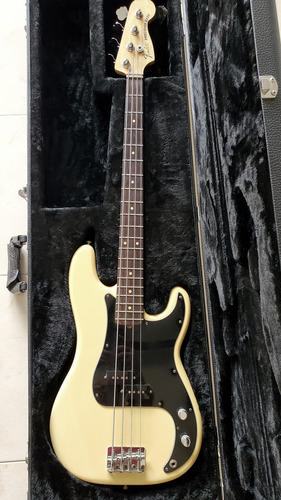 Bajo Fender American Special Precision Bass Olympic White