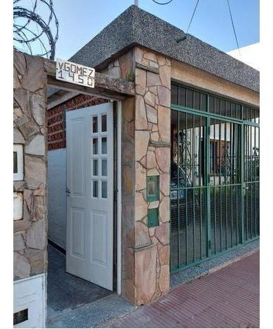 Imagen 2 de 14 de Casa Pasillo C/terraza Y Parrilla - Valentín Gómez 1400