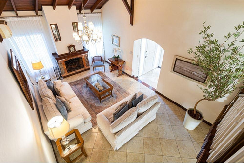 Casa En Venta En El Barrio Las Lomas - Carmelitas