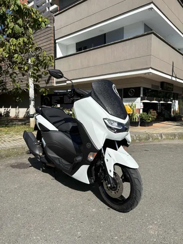 Yamaha N-max Connected