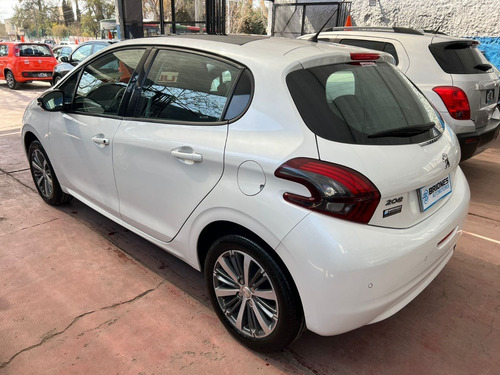 Imagen 3 de 8 de Peugeot 208 In Concert 1.6 115 2020