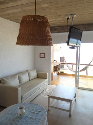 Miralejos - Loft Rojo (planta Alta) En Punta Del Diablo