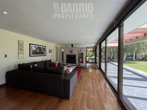 Casa En Venta De 4 Dorm. En Las Brisas De Chicureo