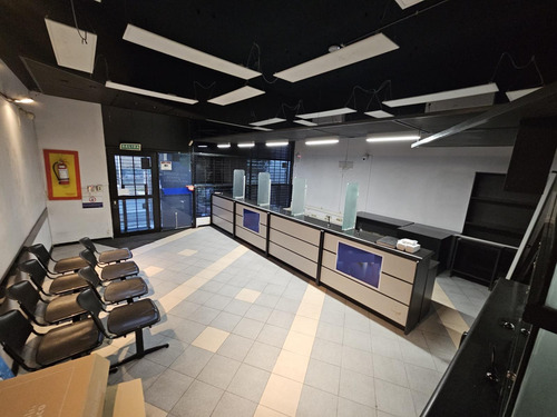 Prox Agraciada, Gran Edificio Para Oficinas, 295 M2 !