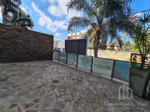 Imagen 4 de 11 de Local Con Amplio Patio Al Frente - Banfield