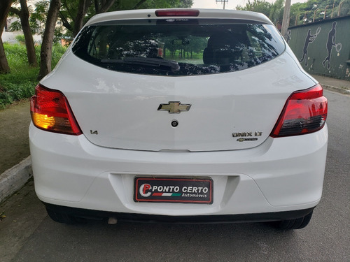 Imagem 3 de 15 de Chevrolet Onix Lt 1.4 Flex 2014