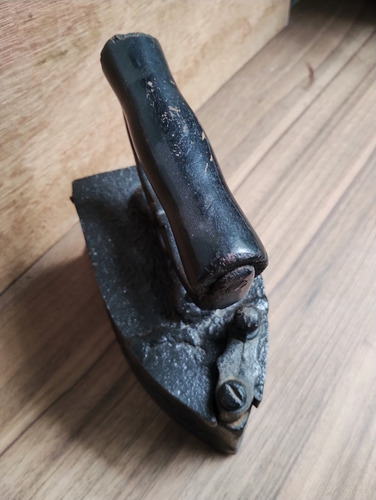 Ferro Antigo A Carvão Com 5 Furos/muito Decorativo (Usado)