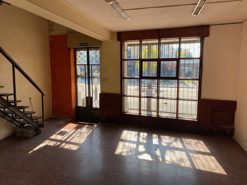 Local Comercial + Apartamento, Av. Agraciada Y Bv. Artigas