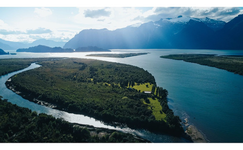 Hermosa Hectárea Con Acceso Al Río Aysen A 10 Min De Puerto