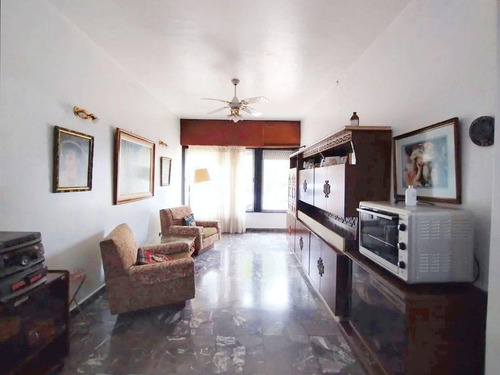 Espectacular Casa De 4 Ambientes Con Amplio Fondo Parque