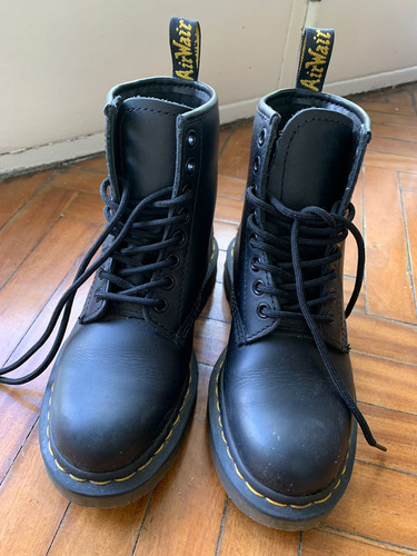 Botas Dr Martens Negras Originales Casi Nuevas Con Cordones 