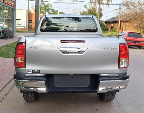 Toyota Hilux Sr 4x4 2.8 M/t 0km Financiada