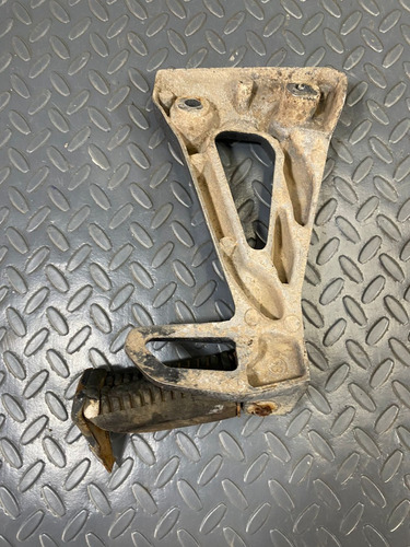 Soporte Posapie Moto Italika At110rt Izquierdo 0123 (Usado)