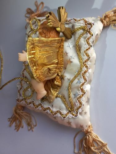 Imagen 3 de 3 de Niño Jesús Con Corona Y Cojín. Santini. Alabastro. 10 Cm