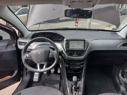Imagen 9 de 12 de Peugeot 208 Feline