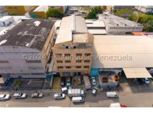 #24-17255 Excelente Edificio Industrial En La Trinidad