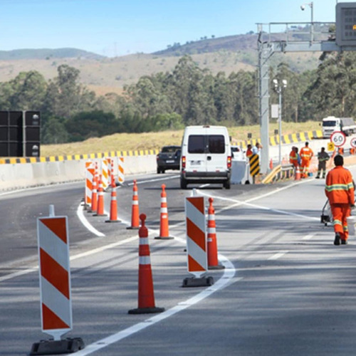 Barreira Vertical Sinalização Trânsito Desvios Pistas Obras