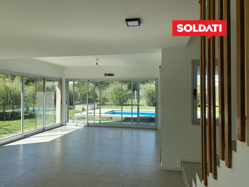 Venta 3 Cuartos Y Escritorio. Pileta, Parrilla, Piscina.